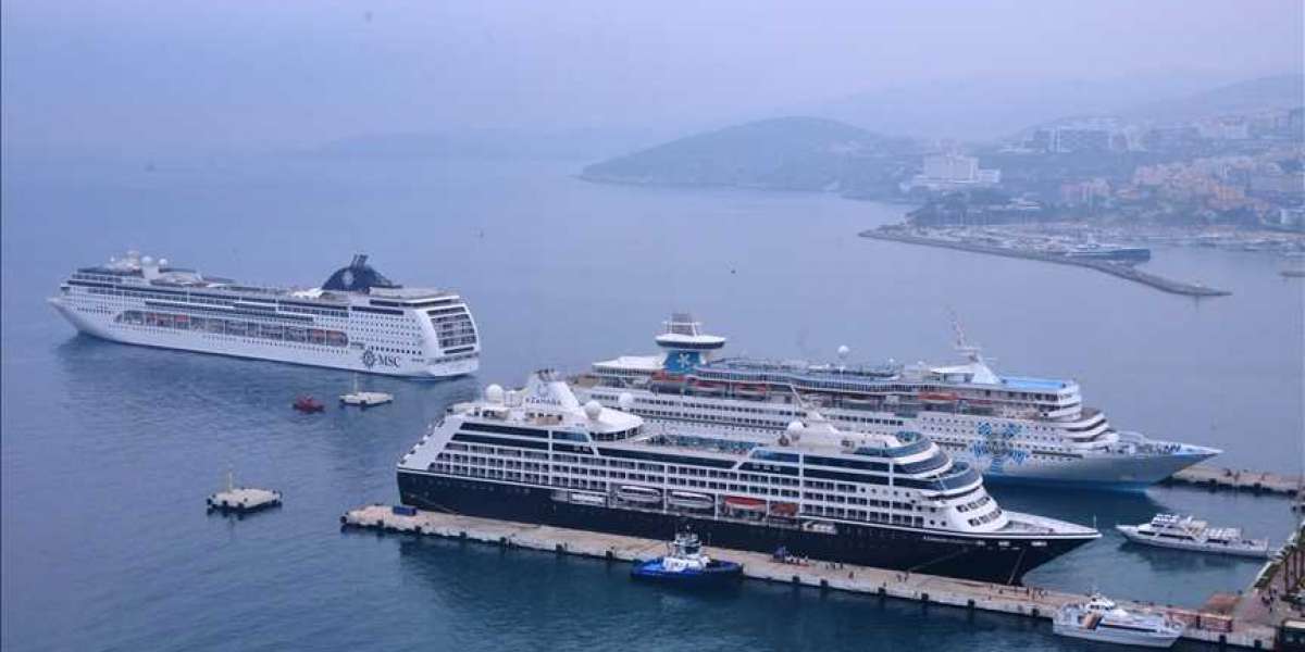 السفن السياحية تغزو سواحل "قوش أداسي" التركية