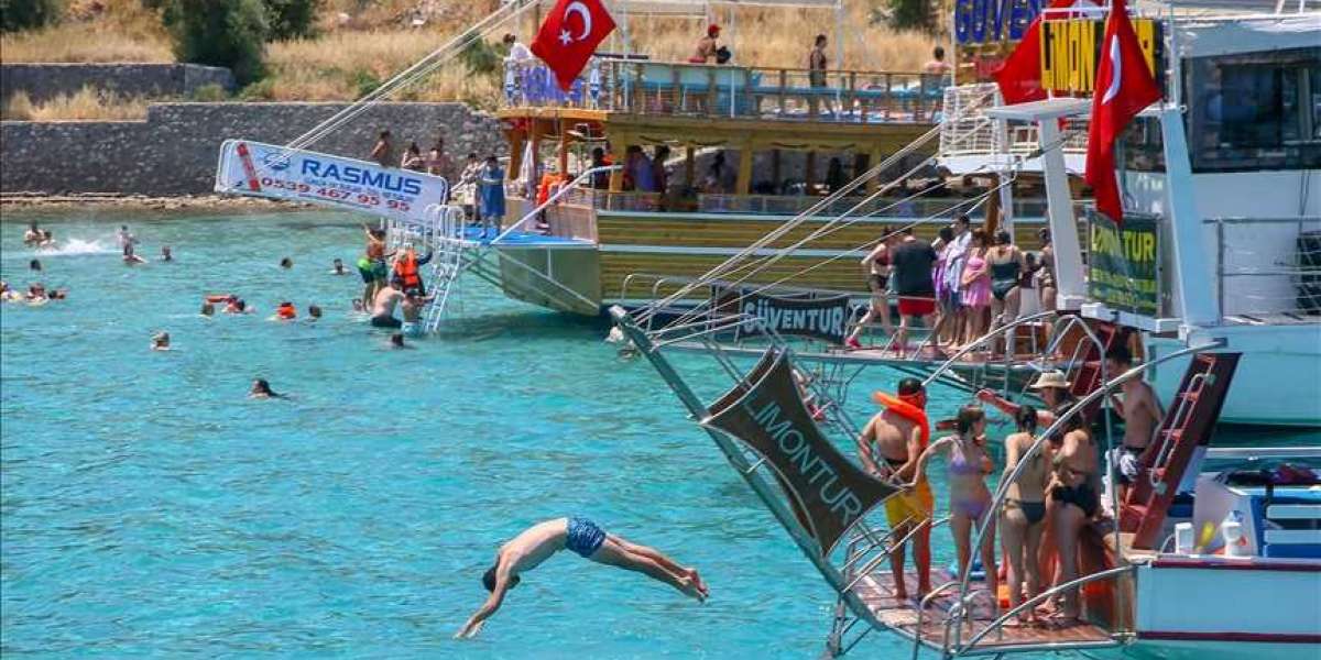 "سفينة القراصنة".. جولة بنكهة كاريبية في خلجان إيجة بتركيا